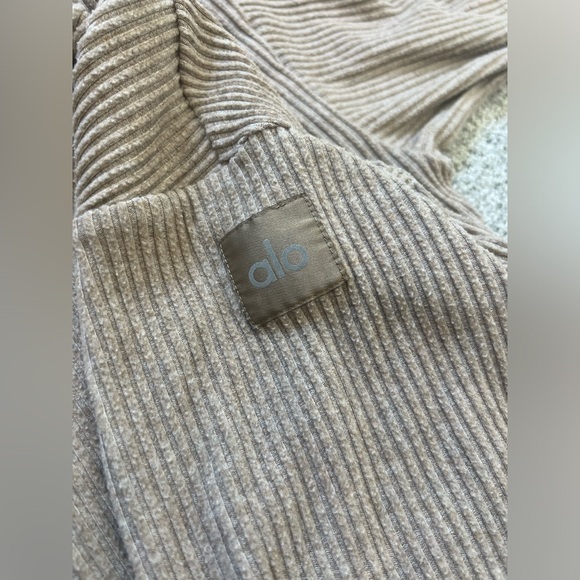 ALO Muse + Jogger Set (gravel heather) - Picture 7 of 8